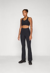Champion SOFT TOUCH BRA LIGHT SUPPORT WITH LARGE LOGO - Sport-bh met light support - black