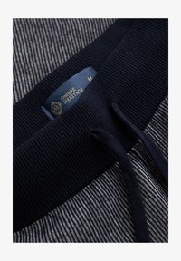 Non sélectionné, navy