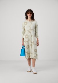 Marimekko ETEVÄ UNIKKO - Kampsunkleit - light grey/beige