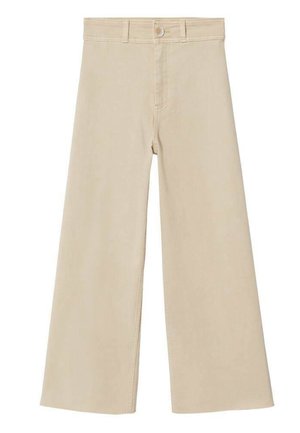 Beige Hose mit weitem Bein, hoher Taille, Knopfverschluss und sichtbaren Nähten entlang des Bunds und der Blende.