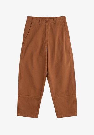 Braune Baumwollhose mit geradem Schnitt, ausgestattet mit zwei Vordertaschen und einem Knopfverschluss. Glatte Textur mit minimalen Nähdetails.
