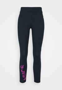 Marinblå tajta leggings med hög midja och rosa geometrisk textdesign på nedersta högra benet mot en vit bakgrund.