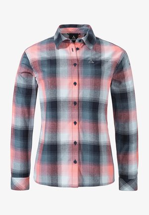 Kariertes Flanellhemd in Blau, Weiß und Koralle. Lange Ärmel, durchgehende Knopfleiste und Logo-Detail auf der Brust. Weiche Textur.