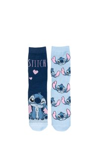 Calzini blu e blu navy con un design del personaggio Stitch circondato da cuori, uno con una grande illustrazione e l'altro con immagini più piccole ripetute.