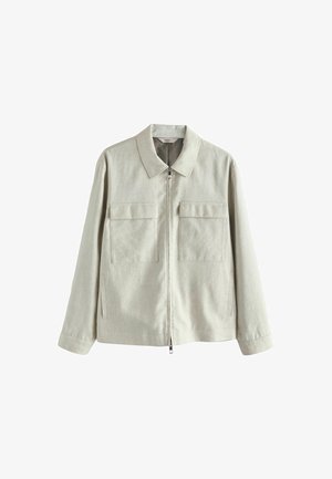 Lichtgrijze zip-up jas van gestructureerde stof met een klassieke kraag, twee borstzakken en zijsplitten voor extra detail.