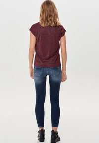 ONLY ONLSILVERY V NECK NOOS - T-shirts basic - chocolate truffle