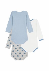 Tre långärmade bodysuits: en randig i blått, en vit med blå accenter och en grå med mörkblå stjärnor, alla tillverkade av mjuk bomull.