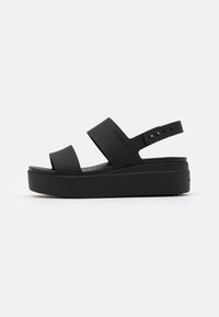 Crocs - BROOKLYN - Sandalias con plataforma - black Imagen en miniatura 1