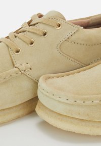 Clarks Originals WALLABEE BOAT - Sporty snøresko - maple