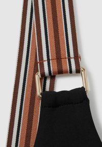 Reiss YVE STRIPED STRAP  - Vrchný diel bikín - black brown