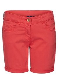 Shorts in denim di cotone rossi con design classico a cinque tasche, orli arrotolati e chiusura frontale con bottone in metallo. Tessuto liscio.