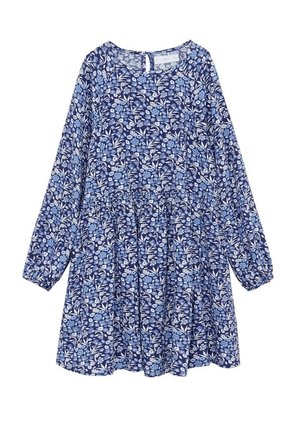 Vestido azul de manga larga con cintura fruncida, que presenta un pequeño estampado floral en azul claro y blanco. Escote redondo con cierre de botón y ojal.