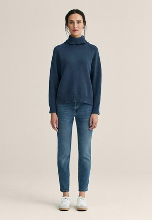 Stickad tröja - blå