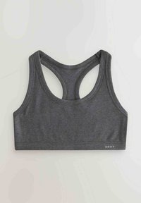 Šedá žebrovaná sportovní podprsenka s kulatým výstřihem a designem racerback. Disponuje širokým elastickým páskem na spodní části s malým logem značky.