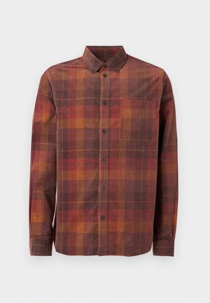 Kariirana košulja s dugim rukavima u smeđim, crvenim i narančastim tonovima. Ima ovratnik na kopčanje i jedan džep na prsima. Teksturirani materijal.