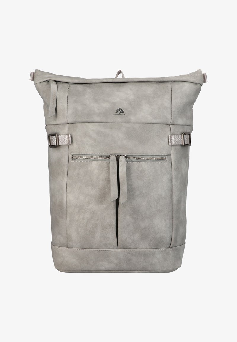Grau farbener Leder-Rucksack mit gerolltem Oberteil, einem Reißverschluss-Frontfach, verstellbaren Trägern und subtilen Texturdetails. Besitzt ein Logo an der Vorderseite.
