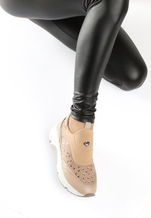 Sneakers laag - nude