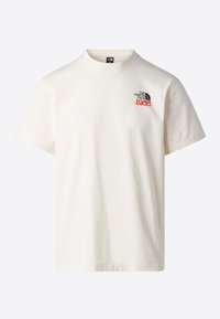 Weißes Baumwoll-T-Shirt mit Rundhalsausschnitt, kurzen Ärmeln und einem kleinen schwarzen und roten Logo auf der Brust, darunter das Jahr "1966".