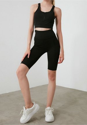 Short - black
