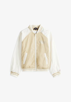 Beżowa i biała kurtka bomberka z zamkiem z przodu, ściągaczami na rękawach i detalem z logo. Wykonana z lekkiego materiału, z bocznymi kieszeniami.
