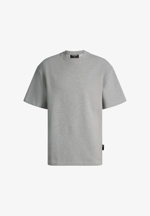 Grijs T-shirt met korte mouwen en ronde hals, een ontspannen pasvorm en een klein zwart zijlabel, weergegeven op een witte achtergrond.