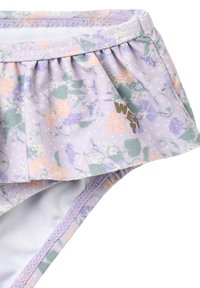 Bas de bikini en tissu violet avec un motif floral aux tons pastel, doté d'un bord à volants et d'un petit logo doré. Texture lisse et extensible.