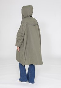 Bombers NAHA UNISEX - Wintermantel - kaki