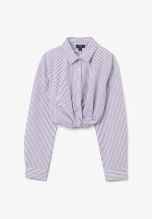 Knitshirt in hellem Lila mit weißen vertikalen Streifen. Verfügt über ein vorn geknotetes Design und lange Ärmel mit geknöpften Enden.