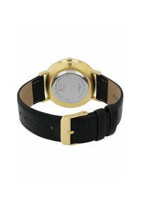 Gouden horloge met een ronde kast, roestvrijstalen achterkant en een zwarte leren band met een metalen gesp en kleine gaatjes voor aanpassing.