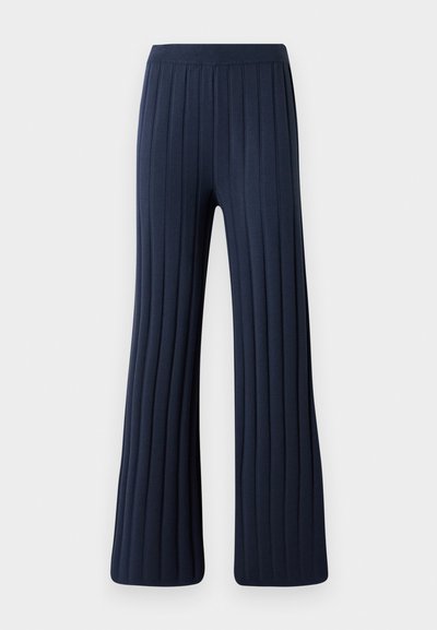 Calças largas azul-marinho com textura de riscas verticais, cintura elástica e bainha de sino. Feitas de um tecido suave e confortável.