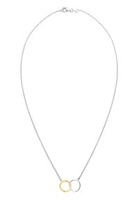 Delikat silverkedja med ett hänge bestående av två sammankopplade ringar, en i guld och en i silver, centrerad längst ner.