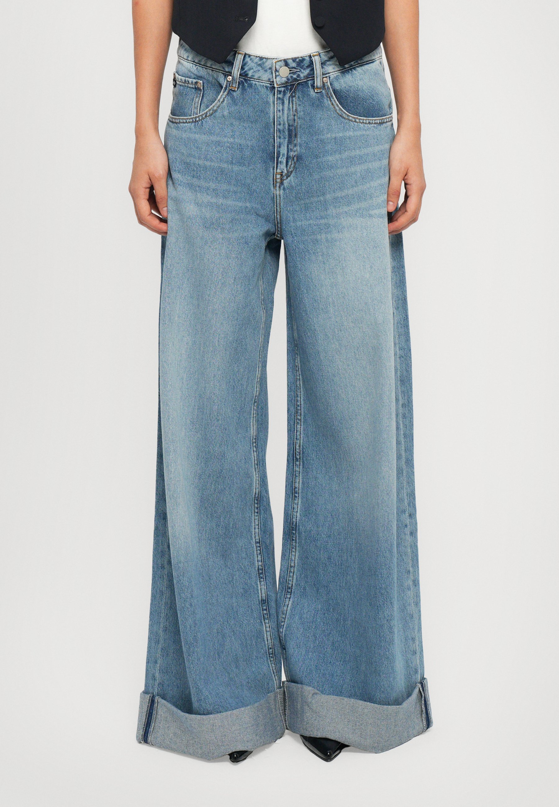 AG Jeans TOKYO SUPER WIDE CUFFED - Flared Jeans - light blue denim