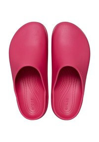 Zuecos rosas de espalda abierta con una textura suave y parecida al caucho. Punta redondeada y aberturas en los laterales, con surcos sutiles en la plantilla.