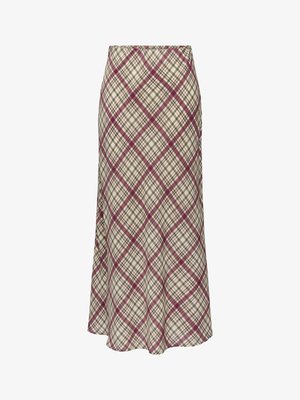 Une longue jupe trapèze arborant un motif à carreaux dans des tons olive, crème et bordeaux, avec une texture lisse et sans fermetures visibles.