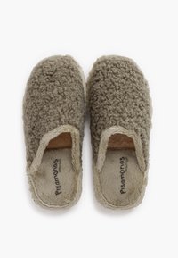 Pantofole beige foderate in pile con una superficie testurizzata, design scivolato e finitura morbida e soffice. Schiusa sul retro per una facile vestibilità.