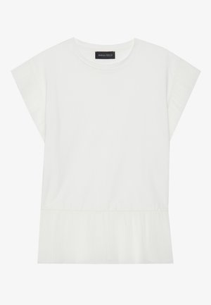 Valge lühikeste varrukatega pluus, millel on volditud äär, ümmargune kaelus ja veidi struktureeritud varrukad. Valmistatud pehmest kangast mugavuse tagamiseks.