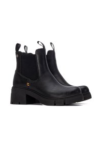 Botas de cuero negras hasta el tobillo con un tacón de goma grueso, paneles laterales elásticos y tiradores. Presentan un diseño minimalista y un acabado texturizado.