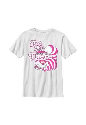 Hvid T-shirt med lyserød og hvidstribet Cheshire kat, der ligger ned, og teksten "Not All There" i lyserød retro skrifttype.