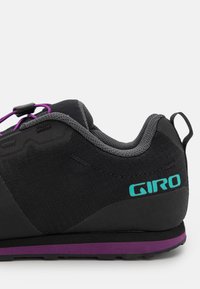 Giro TRACKER FASTLACE  - Riteņbraukšanas apavi - black/throwback purple