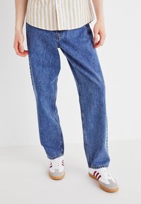 Only & Sons ONSFIVE BAGGY ONE BOX - Vaqueros baggy - medium blue denim