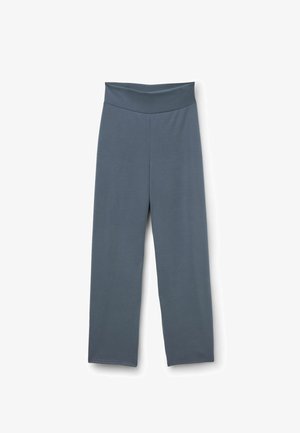 Spodnie o szerokich nogawkach z wysokim, szerokim pasem w stonowanym niebiesko-szarym materiale, ułożone płasko na białym tle.