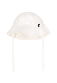 Cappello a secchiello bianco realizzato in tessuto strutturato, con ampio bordo, cinturini sotto il mento e un piccolo logo ricamato in blu navy.