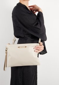 L'Atelier Du Sac ALY piaskowy