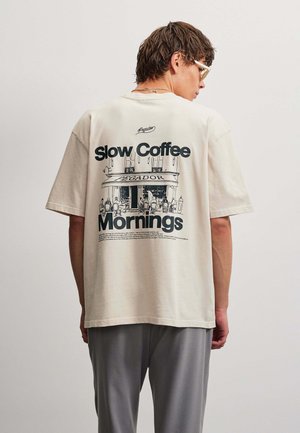 Pegador, PEGADOR OVERSIZED T-SHIRT MASSA - T-shirt print - cream
