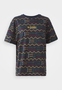 SEQUOIA GROVE™ TEE - Nyomott mintás póló - collegiate navy/horizons