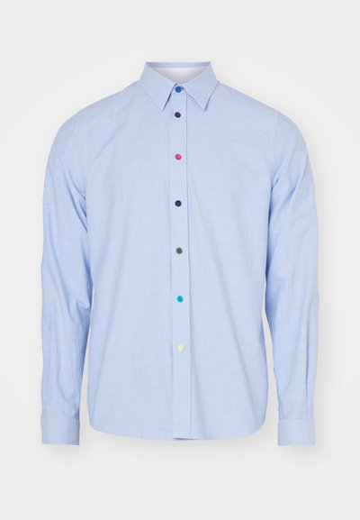 Vaaleansininen pitkähihaonen paita, jossa on nappikaulus ja moniväriset napit edessä. Valmistettu sileästä, tekstuurista kankaasta.