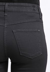 MAC Jeans Vaqueros pitillo - black denim