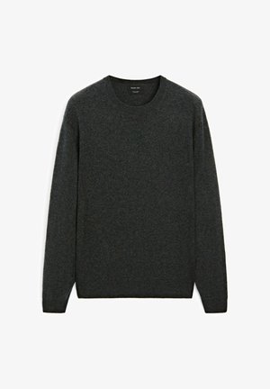 Pull gris à col rond en matière douce, avec des manches longues et des bordures côtelées au niveau des poignets et du bas. Pas de motifs ou accents visibles.
