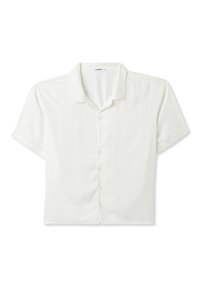 Camicia bianca a maniche corte con bottoni, caratterizzata da un colletto e un tessuto liscio e leggero, dal design pulito e semplice.