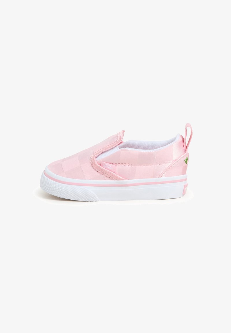 Rosa slip-on sneakers med en kviltad satinfinish, vit sula och ljusrosa detaljer. Har en dragflik vid hälen för enkel påtagning.